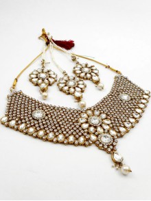 Stonestudded Jewelry Set